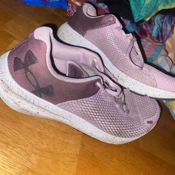 Under armor - Picture 1 of 1